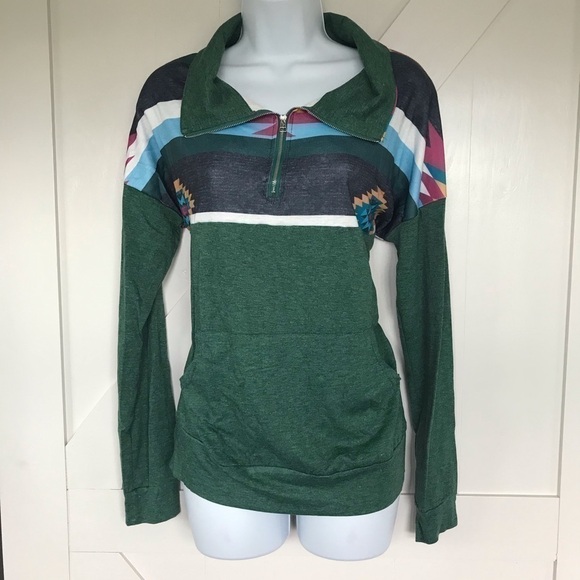 𝅺GREEN Aztec print long sleeve top - Picture 3 of 4